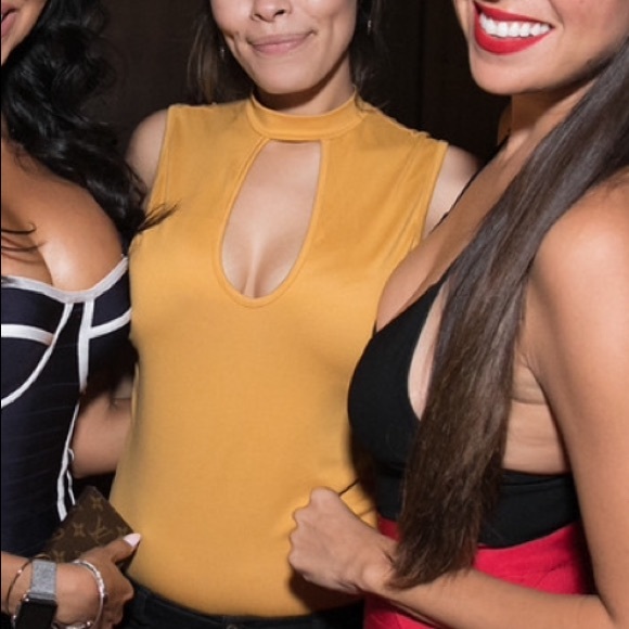 Keyhole Crop Top - Picture 5 of 5